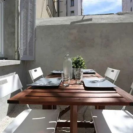 Gregbnb - Terrasse - Parking Inclus - Climatise - 15min Gare